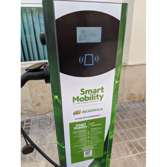 Зарядна станція 22+22 кВт з розеткою Тype 2 + роз`ємом Type 2 напольна Ingerev Fusion Street біла Ingeteam